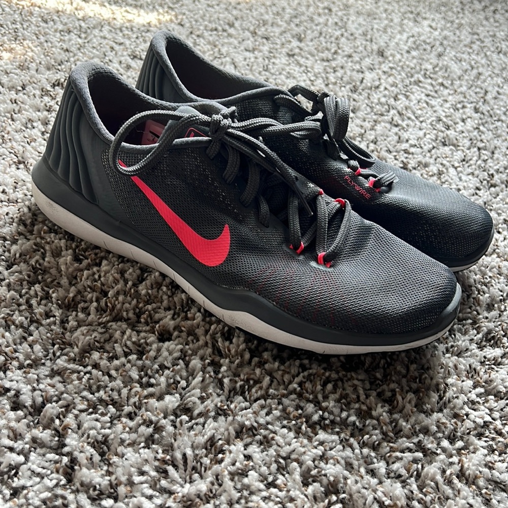 NIKE TRAINING FLYWIRE